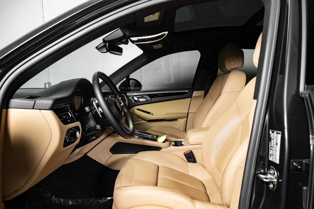 2023 Porsche Macan - Image 5 of 30