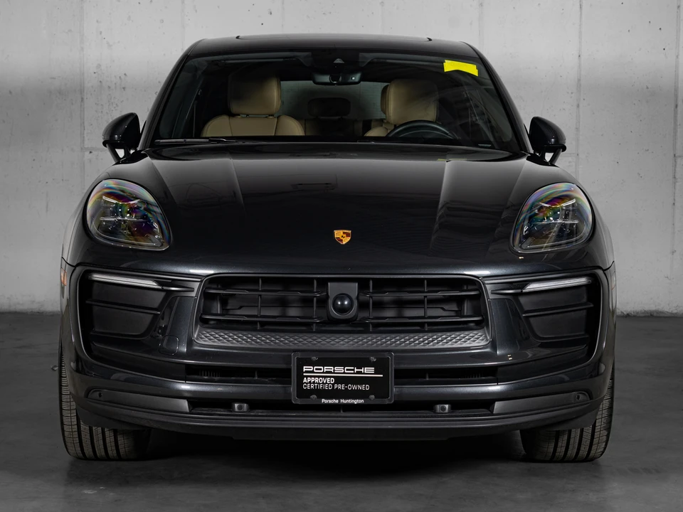 2023 Porsche Macan - Image 11 of 30
