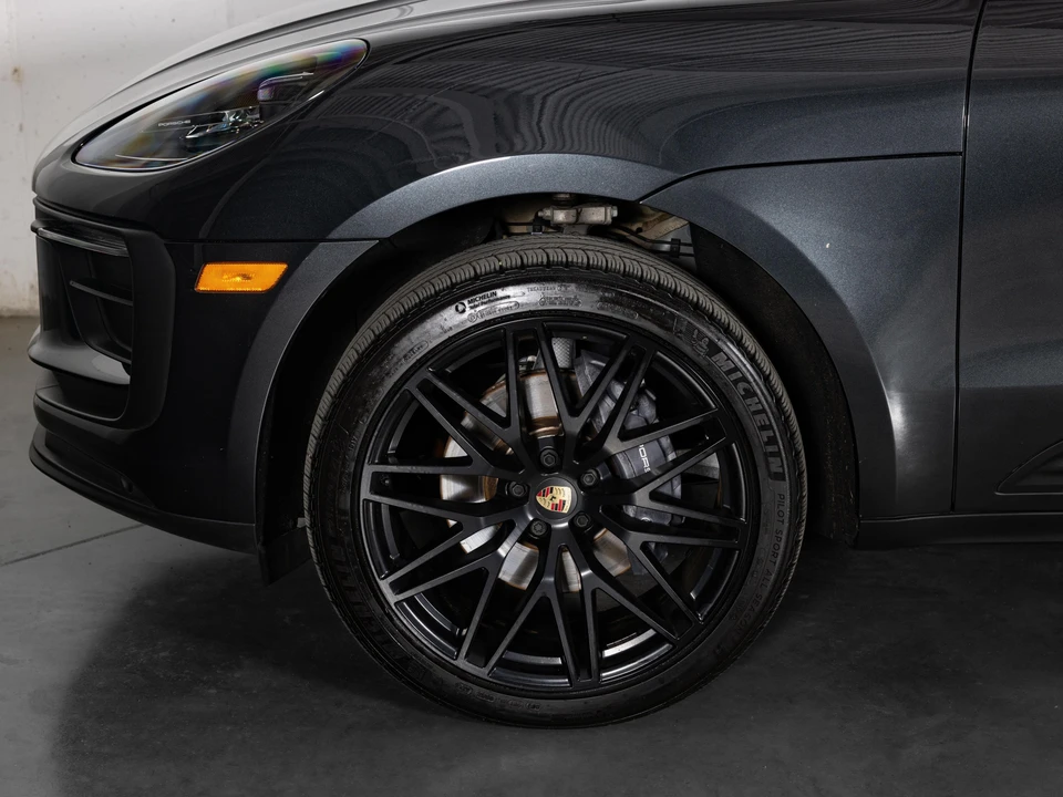 2023 Porsche Macan - Image 12 of 30