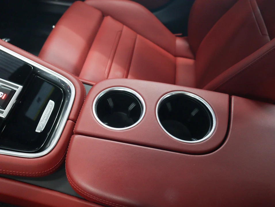 2023 Porsche Panamera - Image 19 of 30