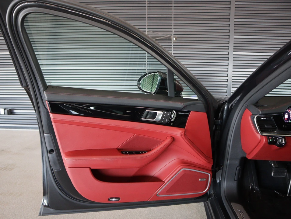 2023 Porsche Panamera - Image 23 of 30