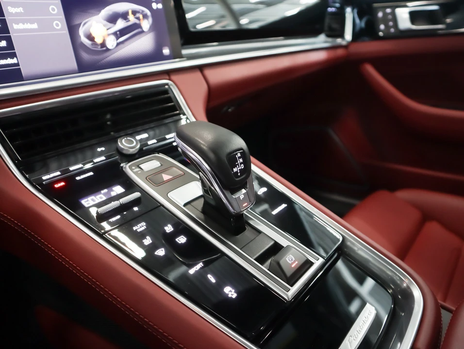 2023 Porsche Panamera - Image 16 of 30