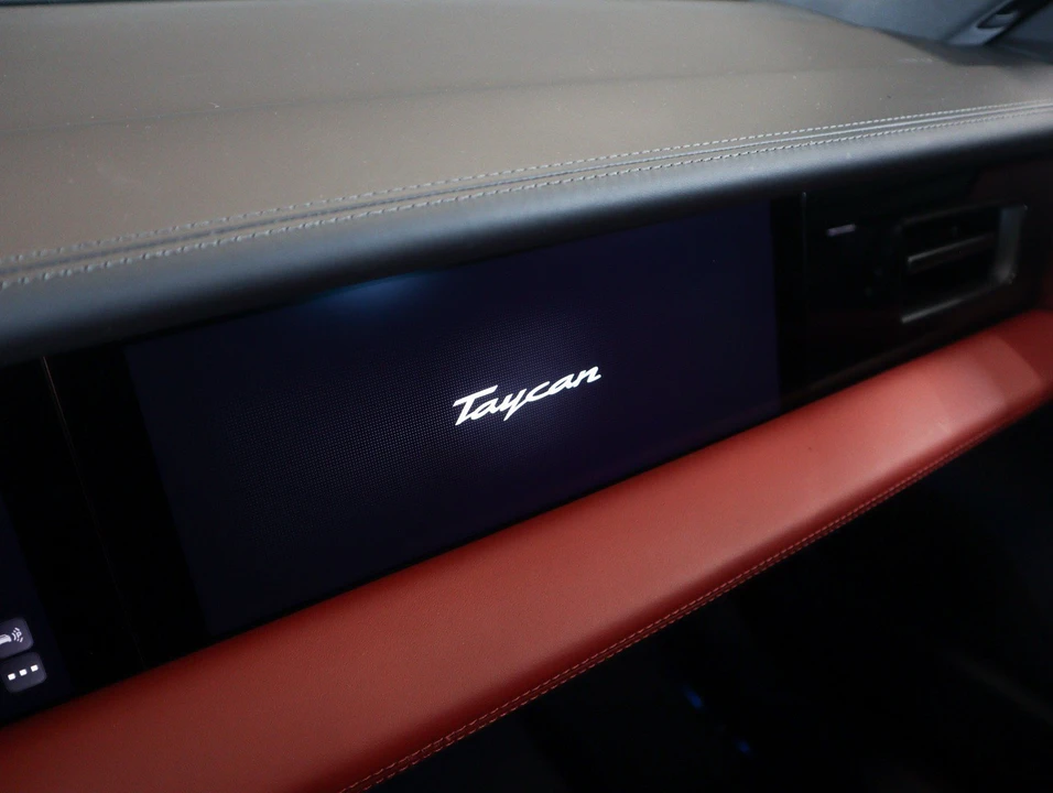 2023 Porsche Taycan - Image 25 of 31
