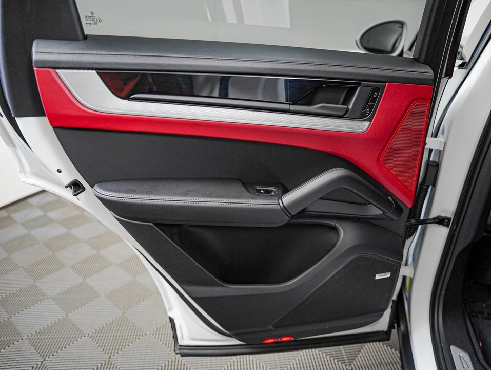 2024 Porsche 9Y0/9Y3 Cayenne Coupe - Image 27 of 29