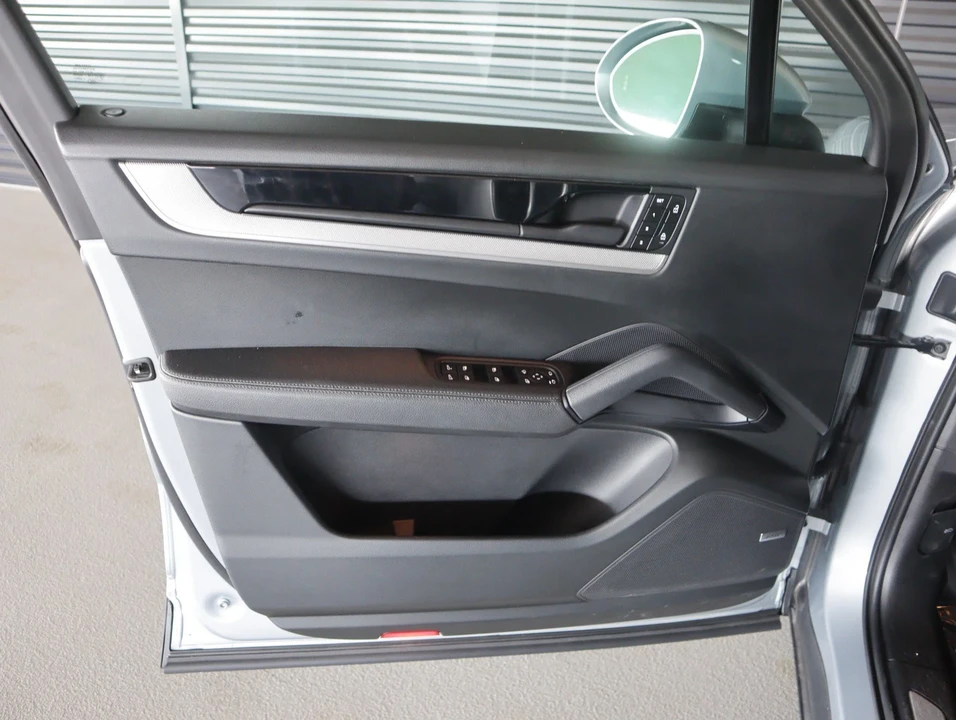 2024 Porsche 9Y0/9Y3 Cayenne - Image 21 of 29