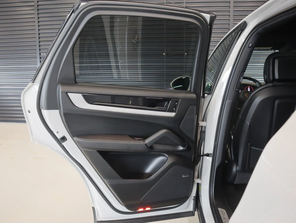2024 Porsche 9Y0/9Y3 Cayenne - Image 27 of 31