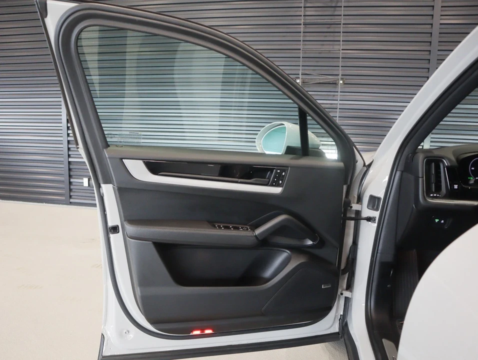 2024 Porsche 9Y0/9Y3 Cayenne - Image 26 of 31