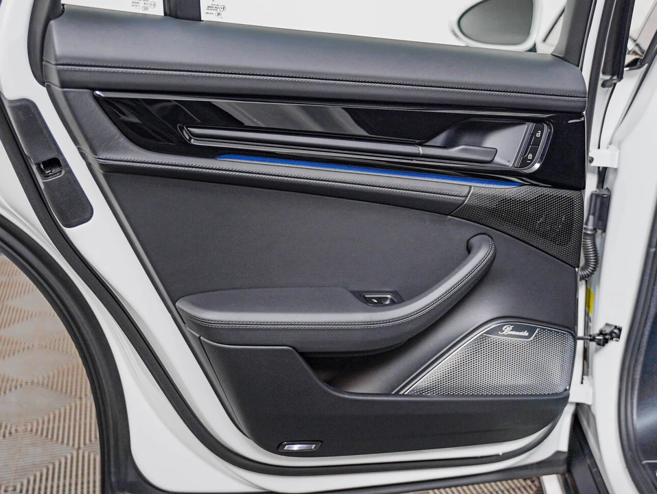 2024 Porsche 976 Panamera - Image 30 of 31