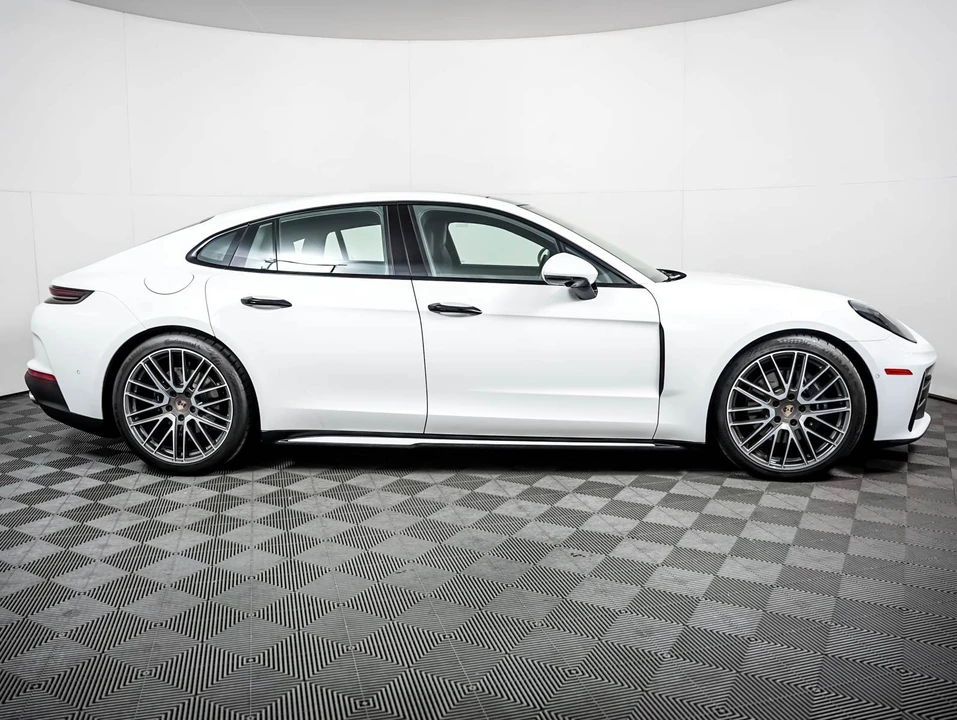 2024 Porsche 976 Panamera - Image 9 of 31