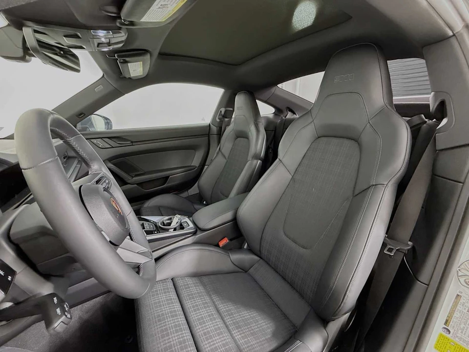 2025 Porsche 992 Carrera T - Image 4 of 31