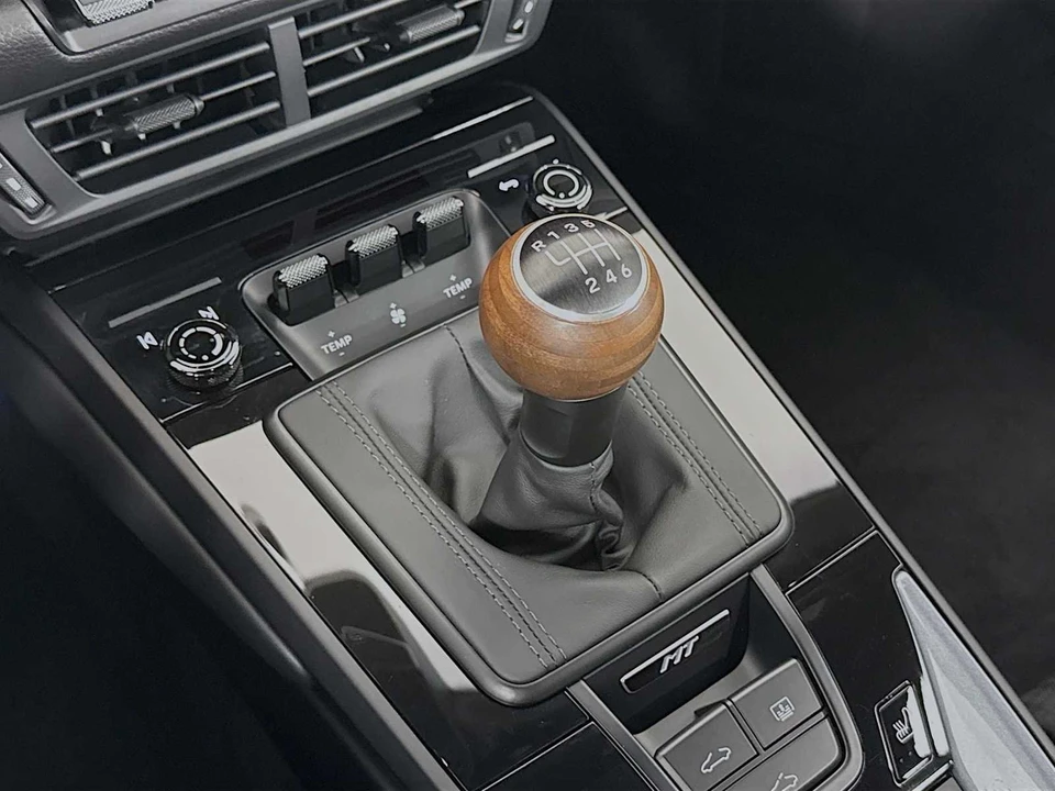 2025 Porsche 992 Carrera T - Image 20 of 31