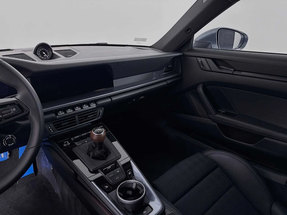 2025 Porsche 992 Carrera T - Image 25 of 31