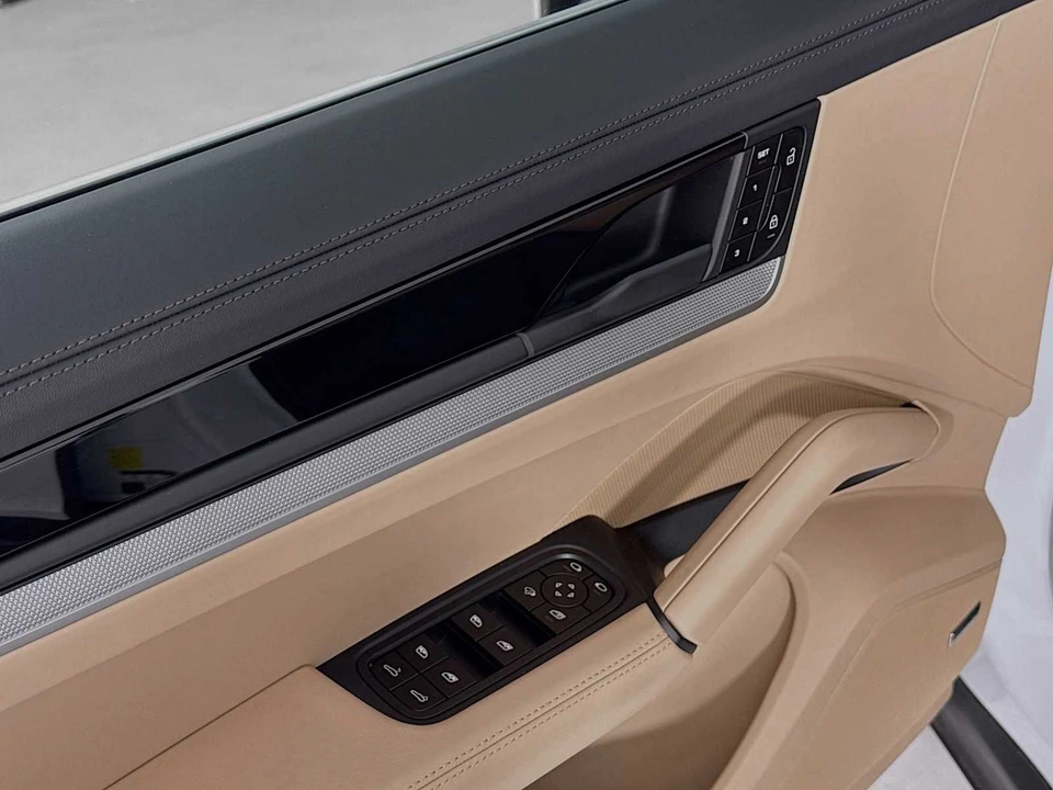 2025 Porsche 9Y0/9Y3 Cayenne - Image 11 of 31