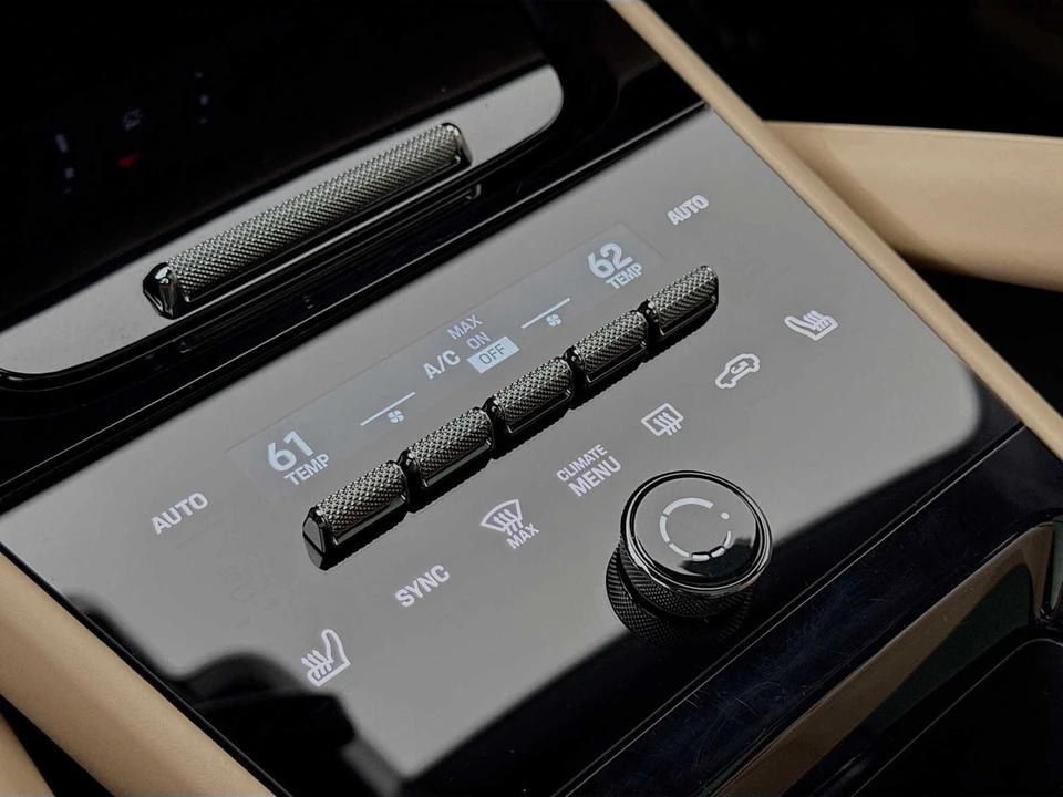 2025 Porsche 9Y0/9Y3 Cayenne - Image 21 of 31