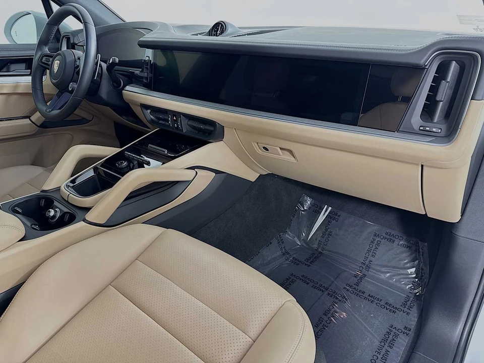 2025 Porsche 9Y0/9Y3 Cayenne - Image 30 of 31