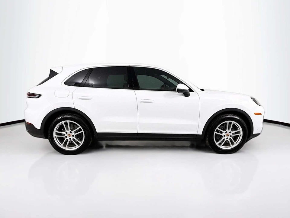 2025 Porsche 9Y0/9Y3 Cayenne - Image 8 of 31