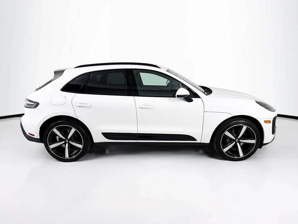 2025 Porsche Macan T - Image 8 of 31