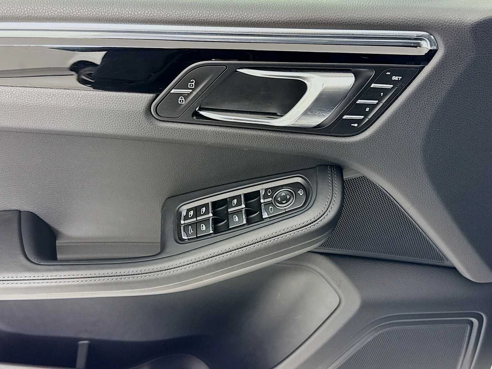 2025 Porsche Macan T - Image 11 of 31