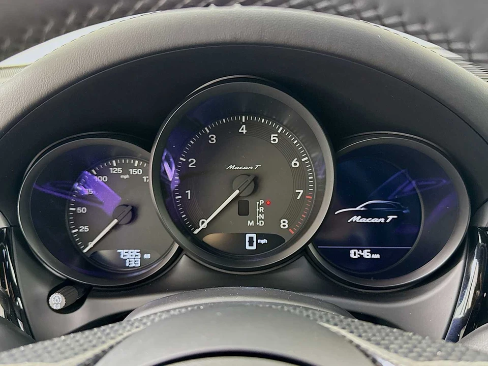 2025 Porsche Macan T - Image 16 of 31