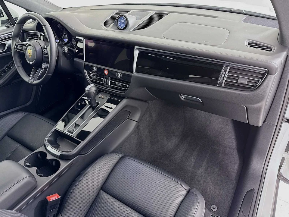 2025 Porsche Macan T - Image 31 of 31