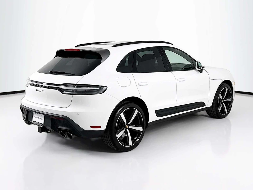 2025 Porsche Macan T - Image 9 of 31