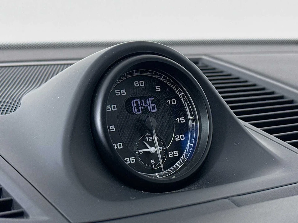 2025 Porsche Macan T - Image 17 of 31