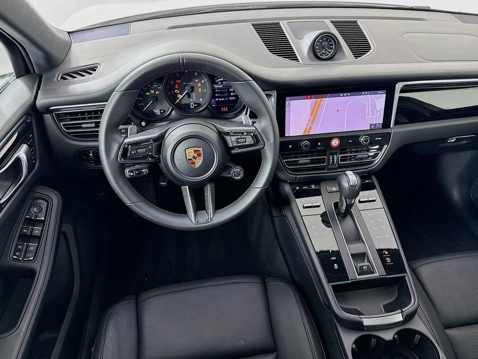 2025 Porsche Macan T - Image 25 of 31