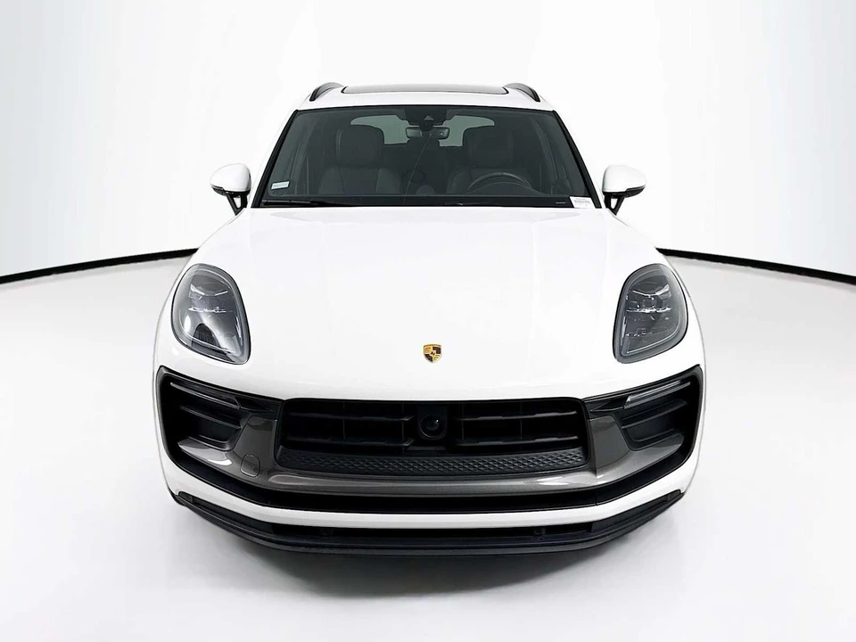 2025 Porsche Macan T - Image 6 of 31