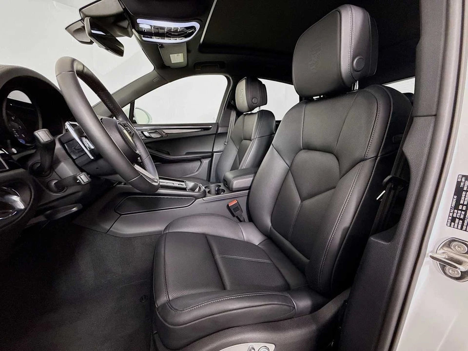 2025 Porsche Macan T - Image 5 of 31