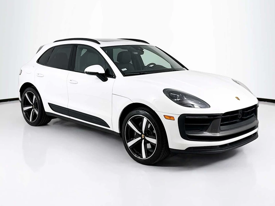 2025 Porsche Macan T - Image 7 of 31