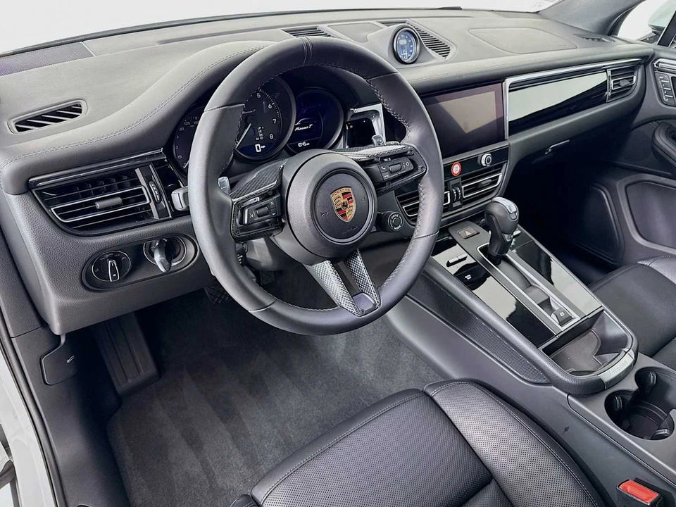 2025 Porsche Macan T - Image 4 of 31