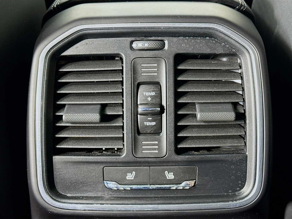 2025 Porsche Macan T - Image 27 of 31