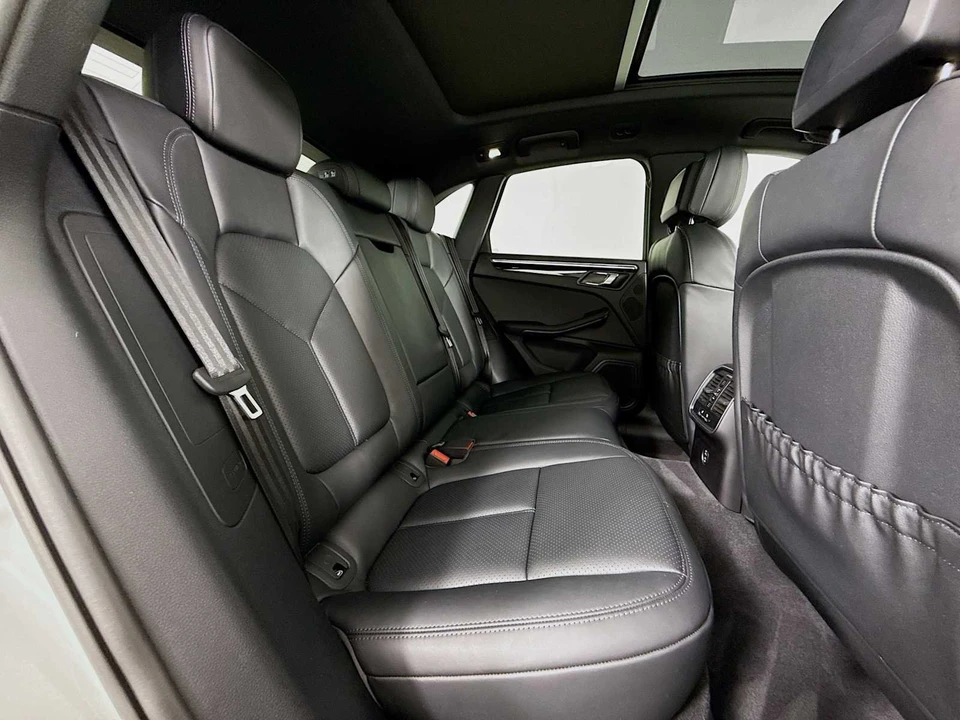 2025 Porsche Macan T - Image 29 of 31