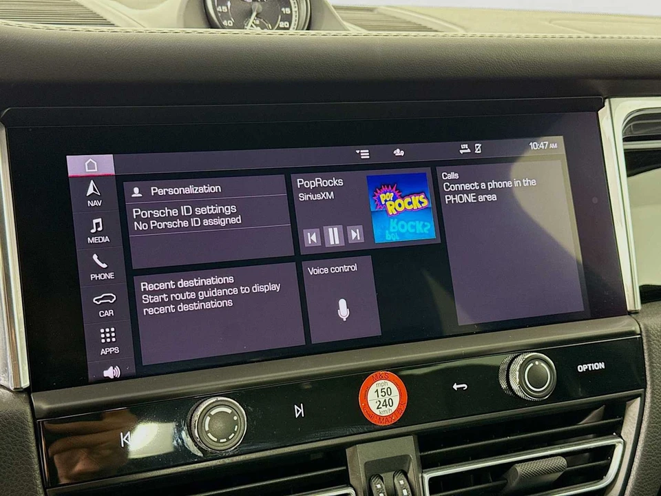 2025 Porsche Macan T - Image 18 of 31