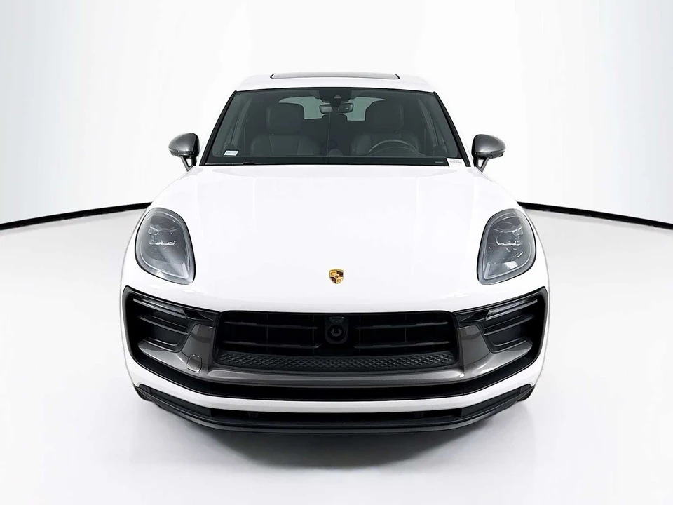 2025 Porsche Macan T - Image 6 of 31
