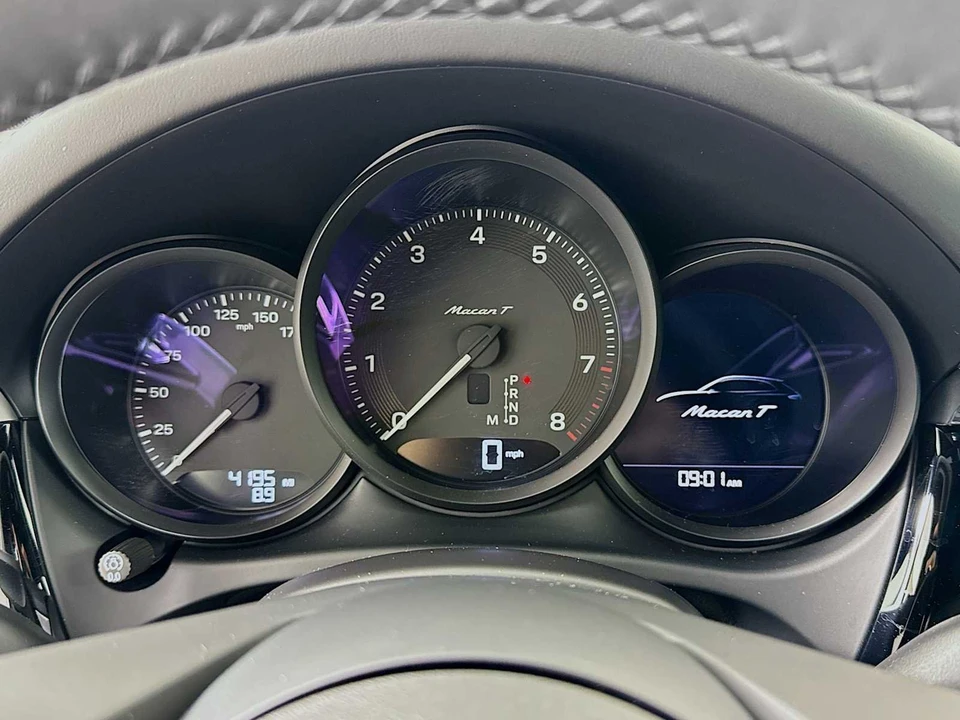 2025 Porsche Macan T - Image 16 of 31