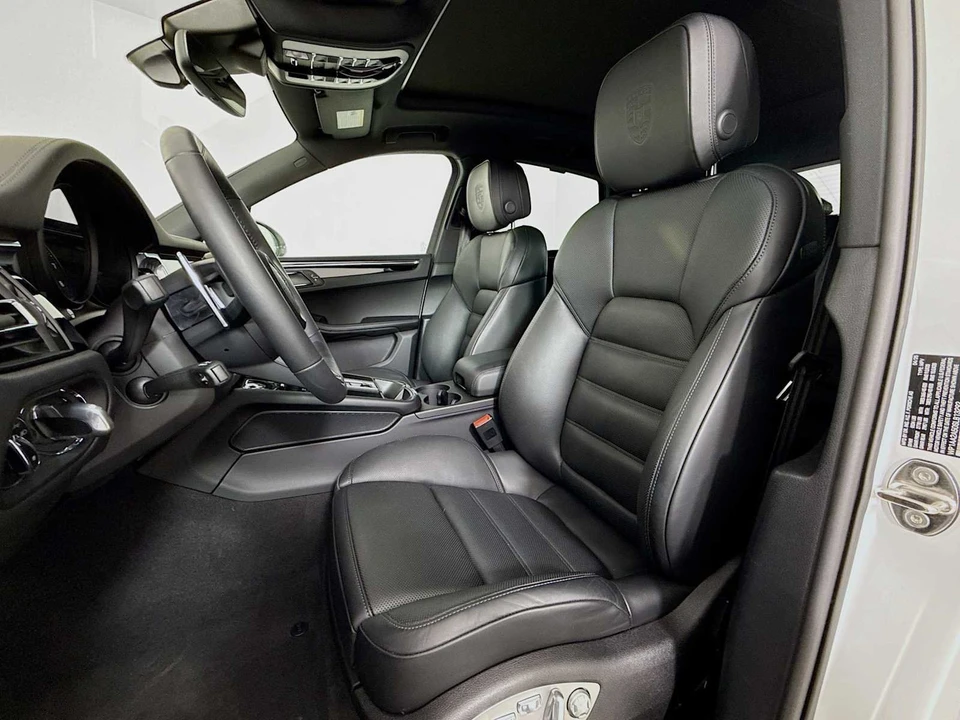 2025 Porsche Macan T - Image 5 of 31