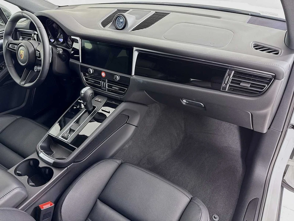 2025 Porsche Macan T - Image 31 of 31