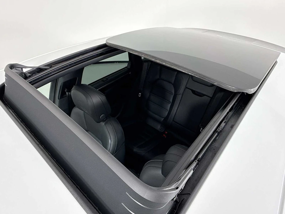 2025 Porsche Macan T - Image 23 of 31