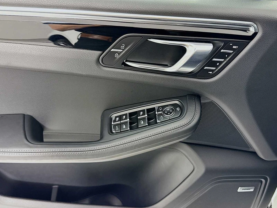 2025 Porsche Macan T - Image 11 of 31