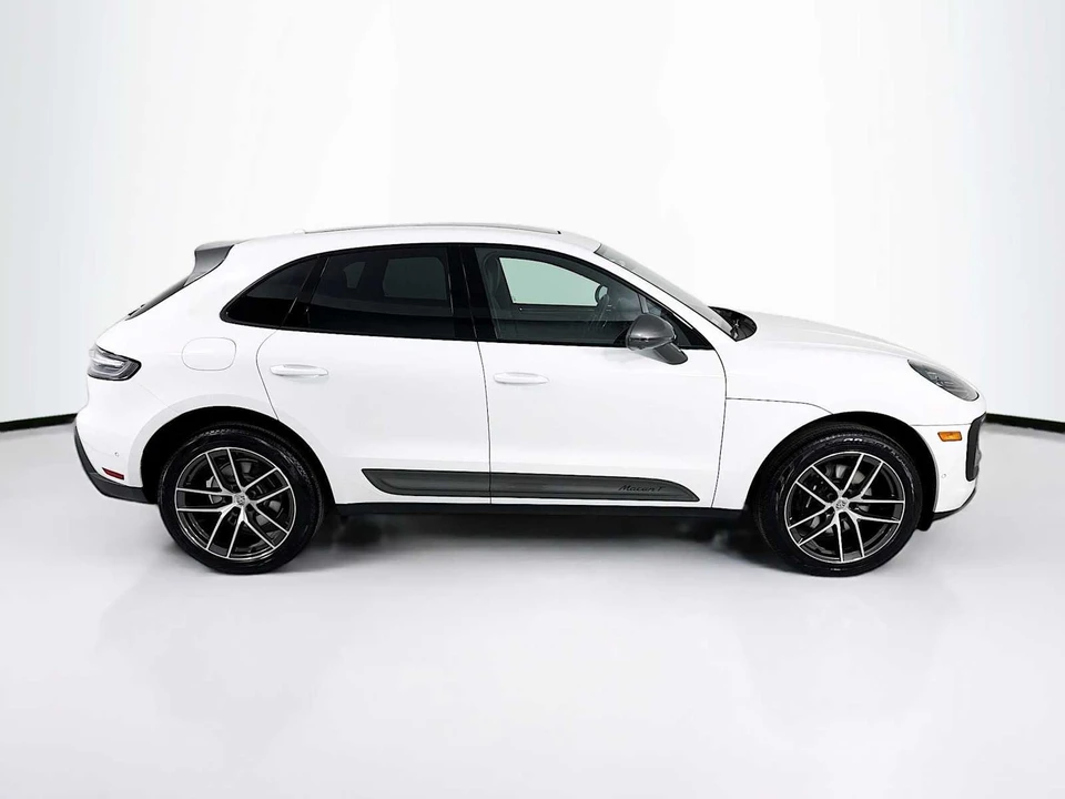 2025 Porsche Macan T - Image 8 of 31