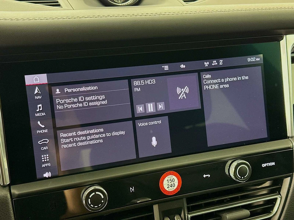 2025 Porsche Macan T - Image 18 of 31