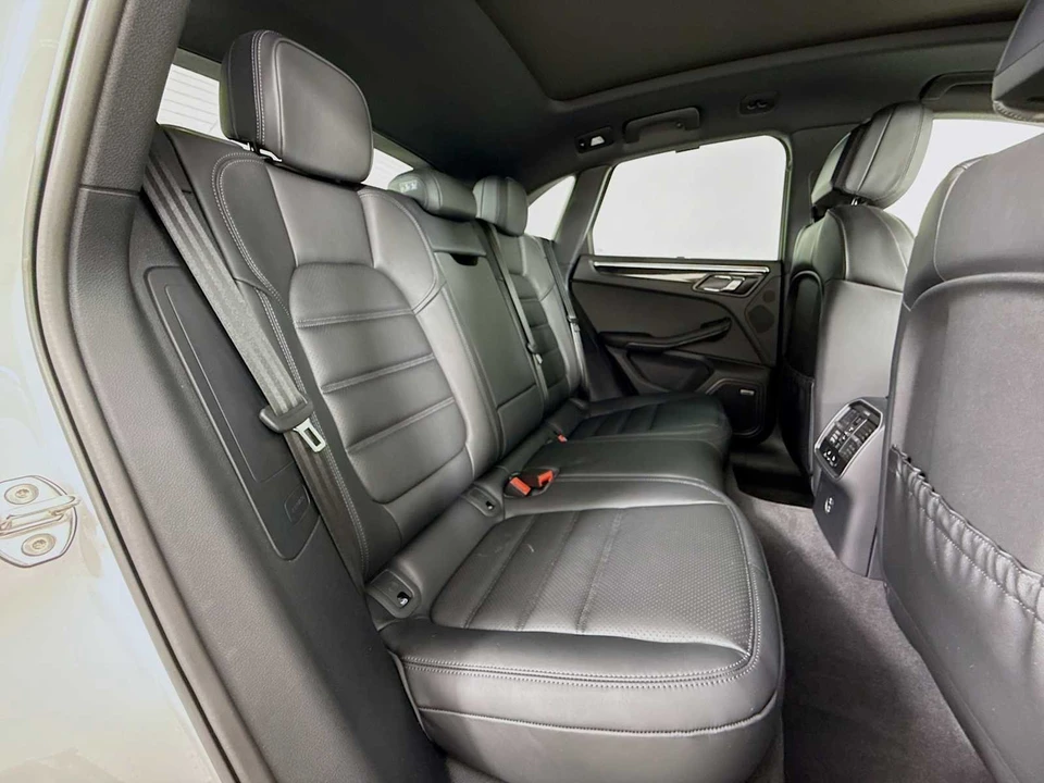 2025 Porsche Macan T - Image 29 of 31
