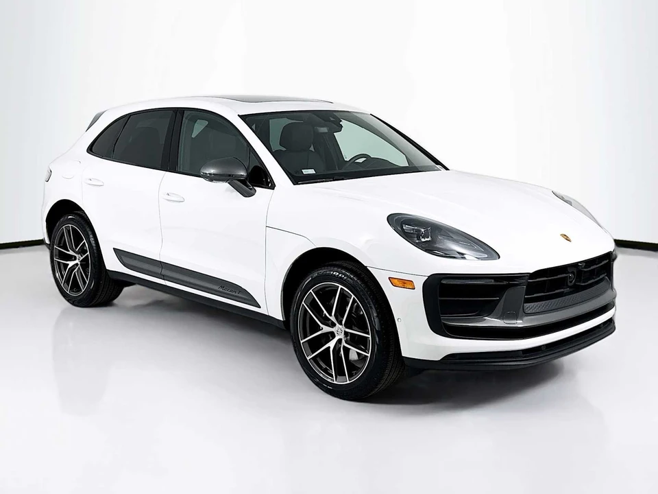 2025 Porsche Macan T - Image 7 of 31