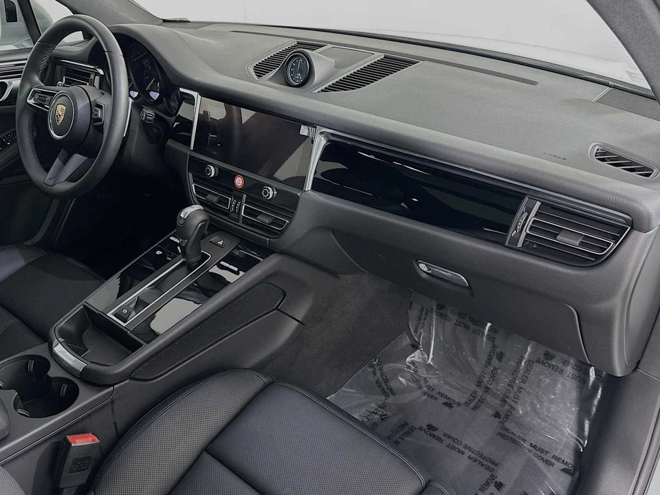 2025 Porsche Macan - Image 31 of 31