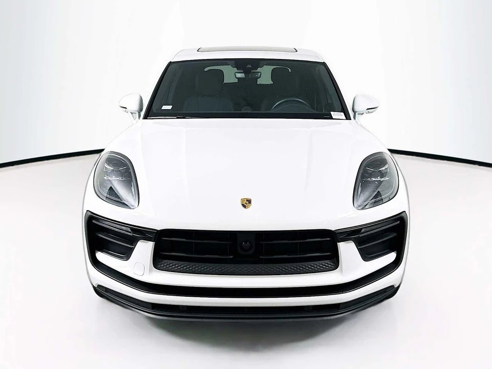 2025 Porsche Macan - Image 6 of 31