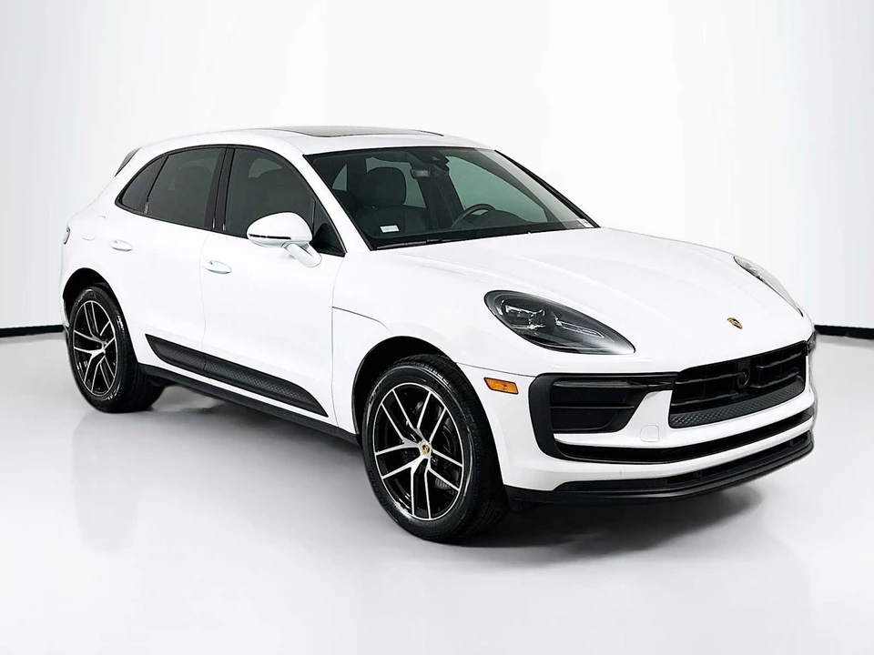 2025 Porsche Macan - Image 7 of 31