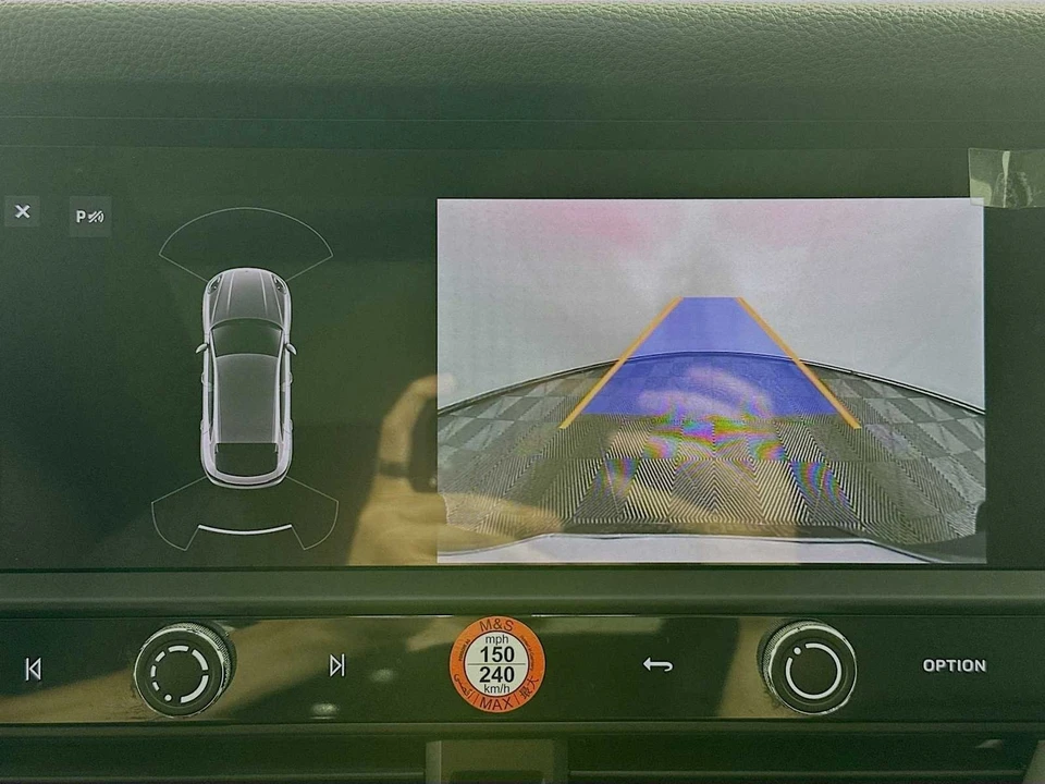 2025 Porsche Macan - Image 20 of 31
