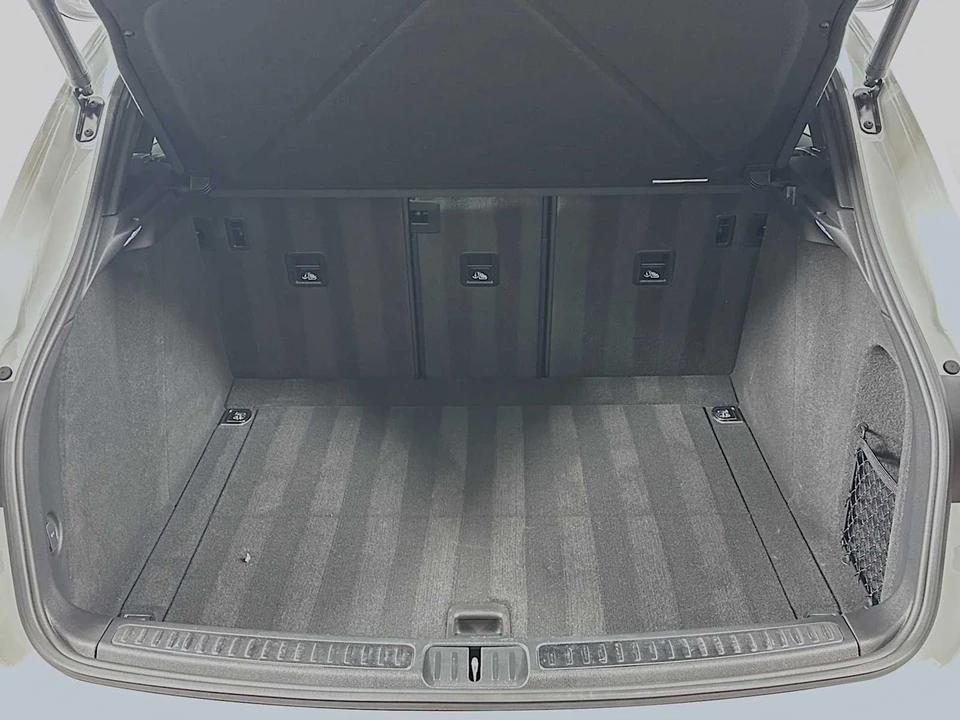 2025 Porsche Macan - Image 28 of 31