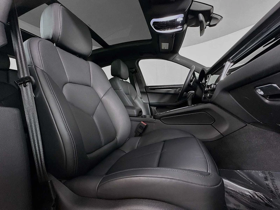 2025 Porsche Macan - Image 30 of 31